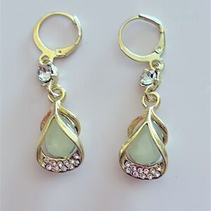 Goldtone Drop Earrings / BRAND NEW